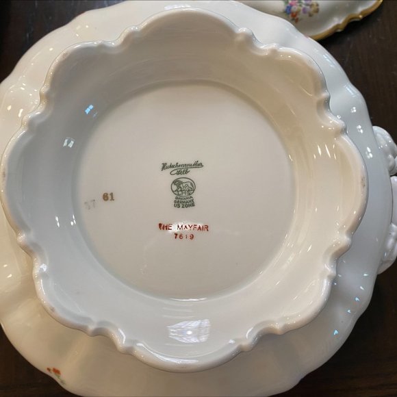 Hutschenreuther Mayfair  soup tureen ( like new condition) - Picture 5 of 9